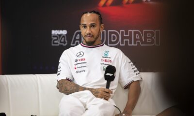 Lewis Hamilton a fost surprins alături de o cunoscută actriță americană, care este cu 12 ani mai în vârstă decât el! Se pare că între cei doi ar exista o relație.