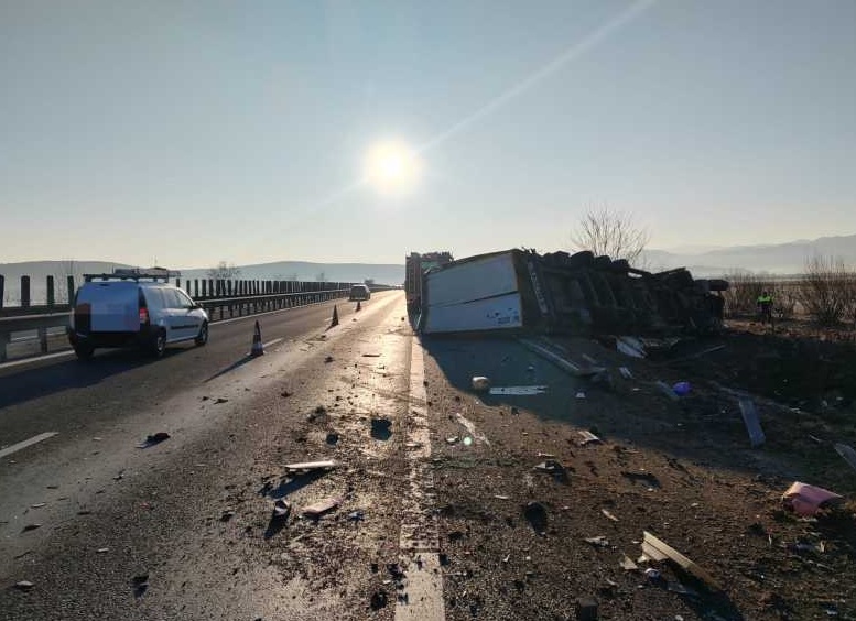 Ce accidente grave au dus la trafic îngreunat pe A1, cu patru răniți?