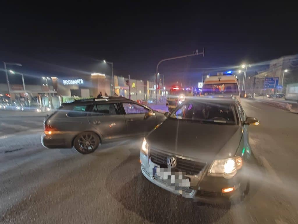 Ce s-a întâmplat la accidentul dintre două mașini în Alba Iulia, lângă Kaufland Stadion?