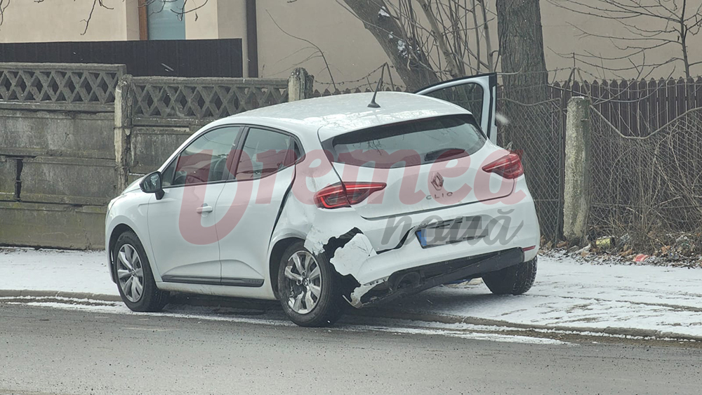 Ce s-a întâmplat la intrarea în Vaslui? Accident grav între două mașini!