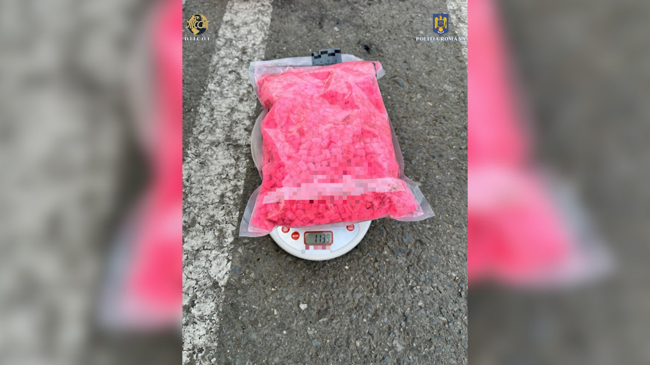 Cine sunt cei doi traficanți de droguri prinși cu 5500 de pastile Ecstasy la Arad?