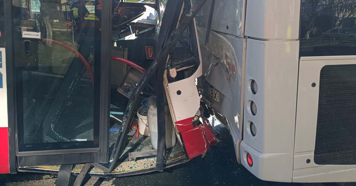 Ce a provocat ciocnirea autobuzelor pe Calea Aurel Vlaicu?