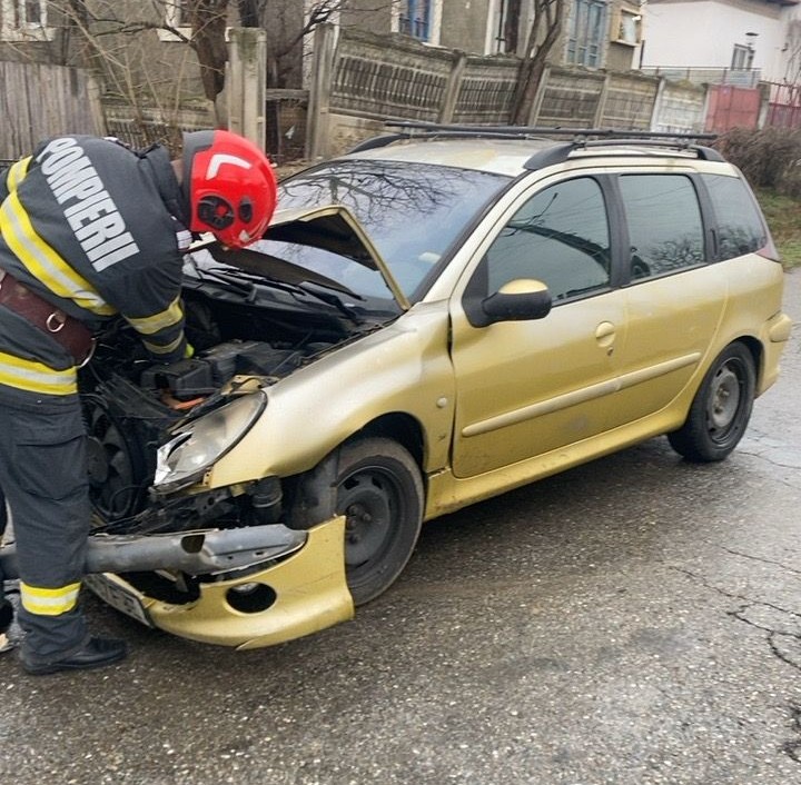 Ce s-a întâmplat cu un minor și tatăl său, răniți într-un accident în Mehedinți?