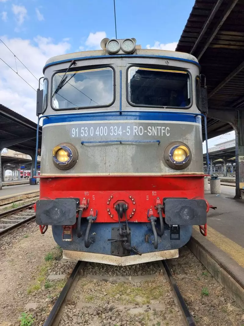 Ce s-a întâmplat în Gara Constanța: o femeie a fost acroșată de tren pe peron?