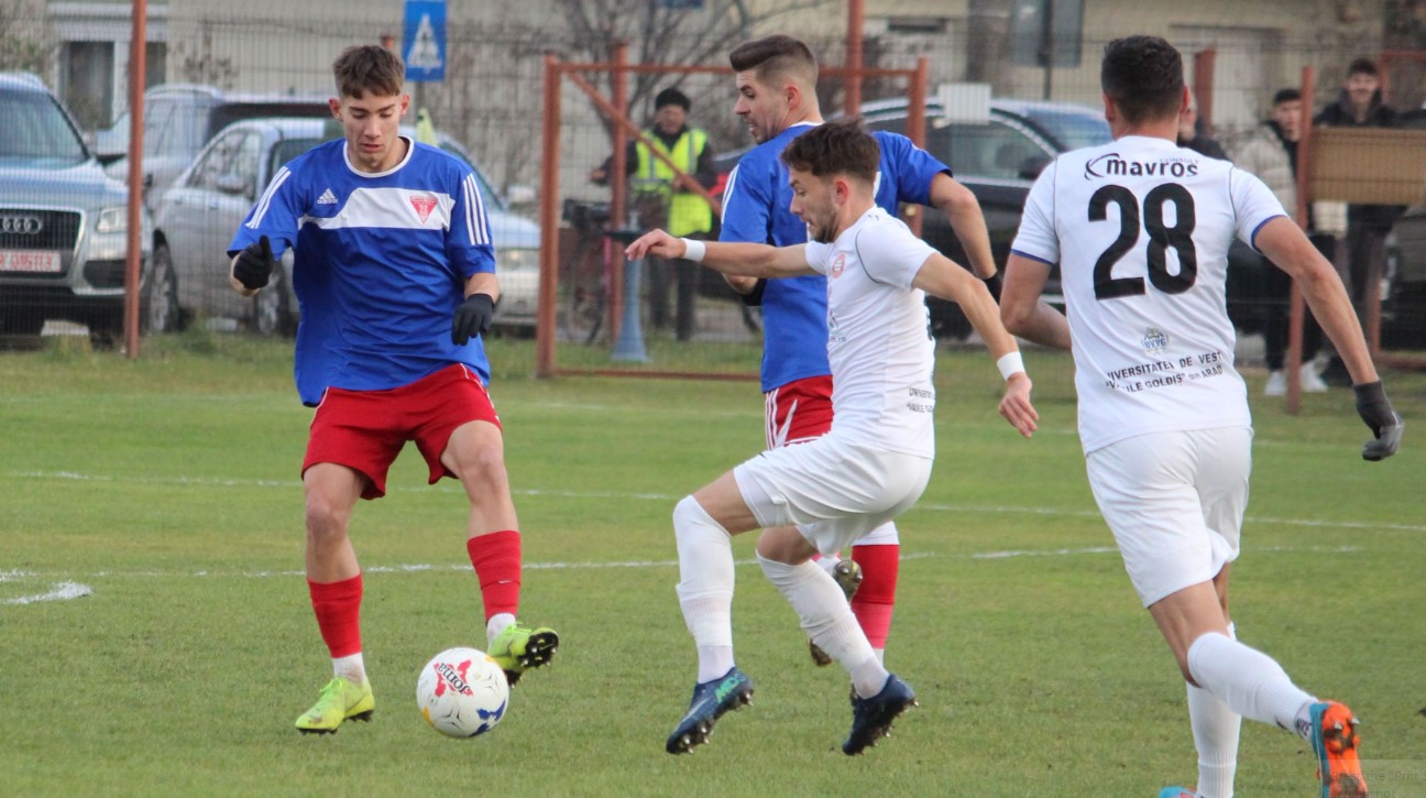 Ce s-a întâmplat în etapa 17 a Ligii a III-a: Cermei - Lupeni 2-2 și Viitorul Arad - Periam 0-1?