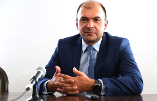 Cum a reușit Călin Georgescu să-i subțieze lui Felix Borcean lista de prieteni?  - Stiri Resita