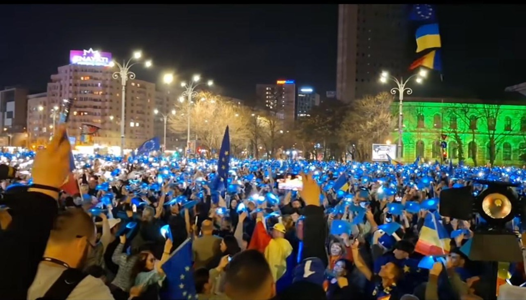 Cum au reușit peste 10.000 de persoane să participe la „EuRo Manifest” în Piaţa Victoriei?