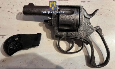 De ce două persoane din comuna Romos dețin arme ilegal?