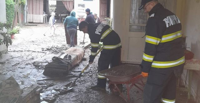 Câte gospodării din Caraș-Severin au fost afectate de viitura recentă?  - Stiri Resita