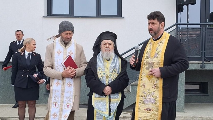 Ce a făcut IPS Timotei la ceremonia de predare a Drapelului ISU Arad?