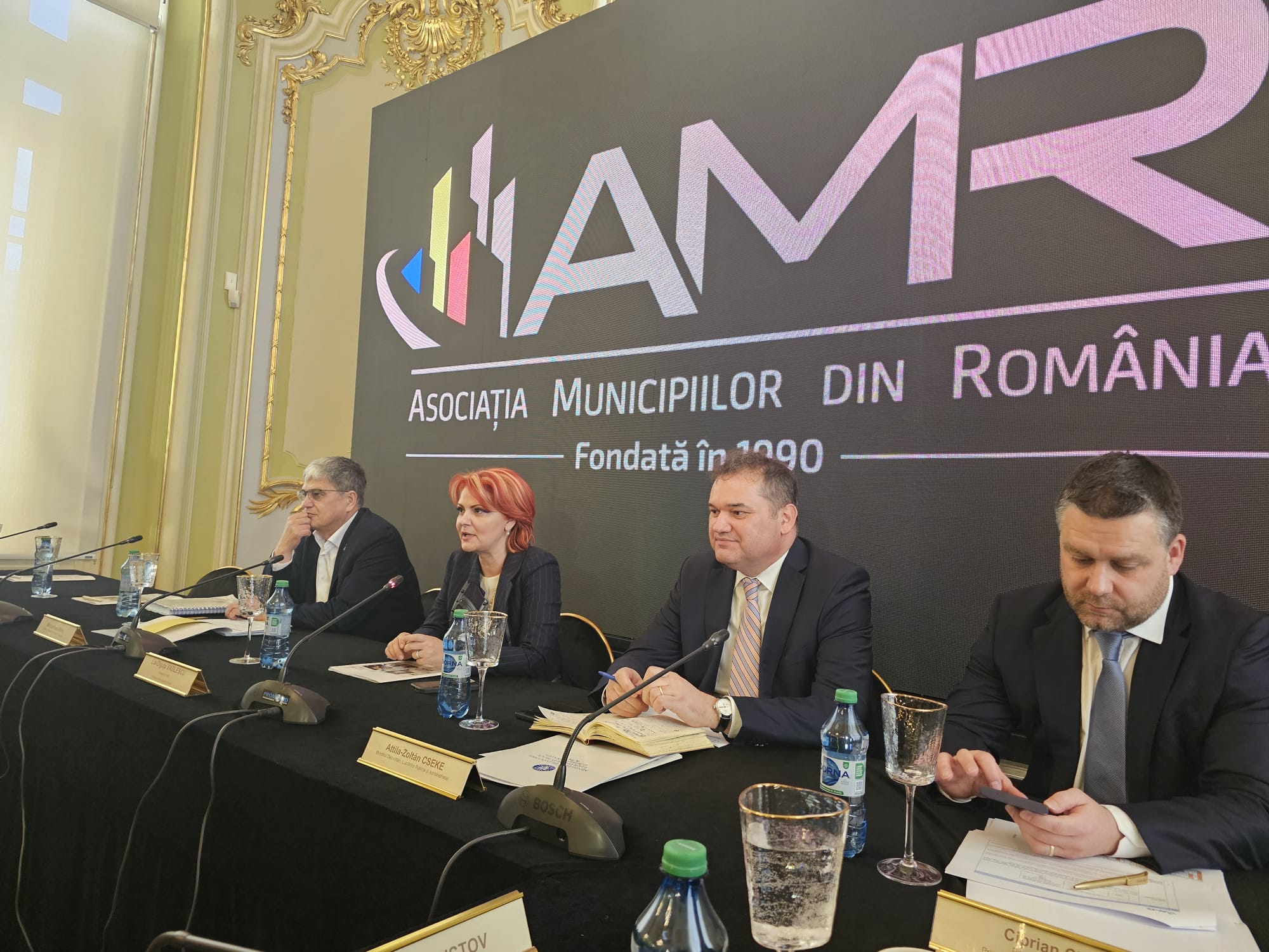 Ce discută primarul Hunedoarei, Dan Bobouțanu, la AMR Craiova?