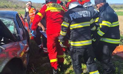 Ce s-a întâmplat în Hunedoara: un șofer a suferit multiple traume după ce a lovit un copac?