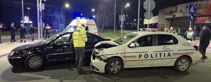 Ce s-a întâmplat într-o intersecție din Alba Iulia cu o mașină de poliție?