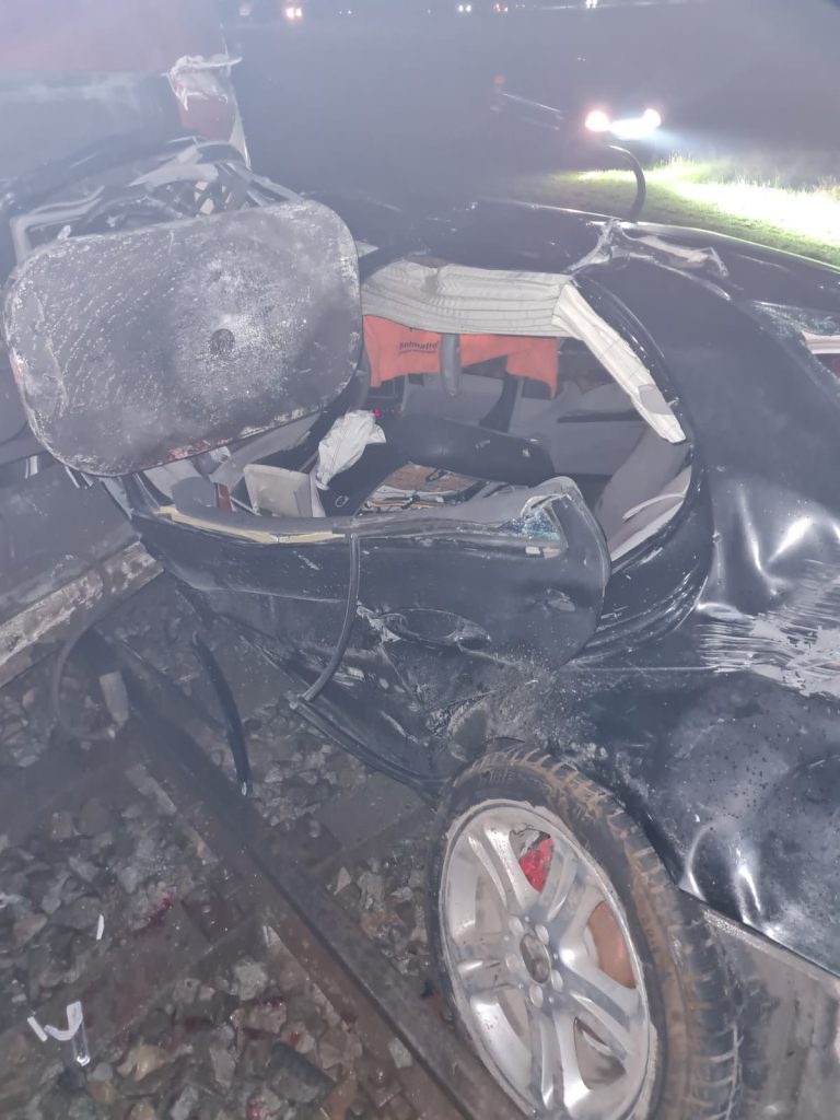 Ce s-a întâmplat la Podu Iloaiei: Trei persoane rămase încarcerate într-un accident feroviar?