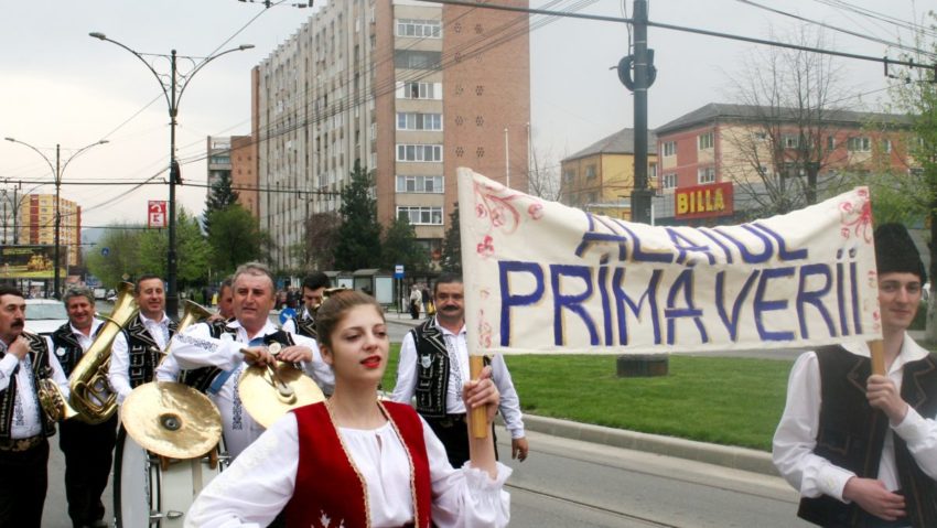 Ce surprize aduc peste 20 de ansambluri folclorice și artiști iubiți la Radio România Reșița?  - Stiri Resita
