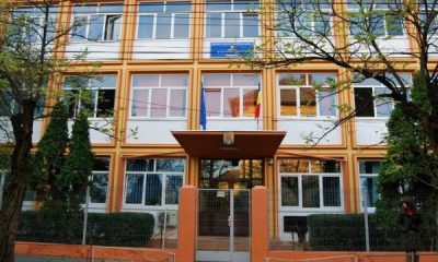 Cum a ajuns o fată de 12 ani să fie fotografiată într-o situație jenantă?