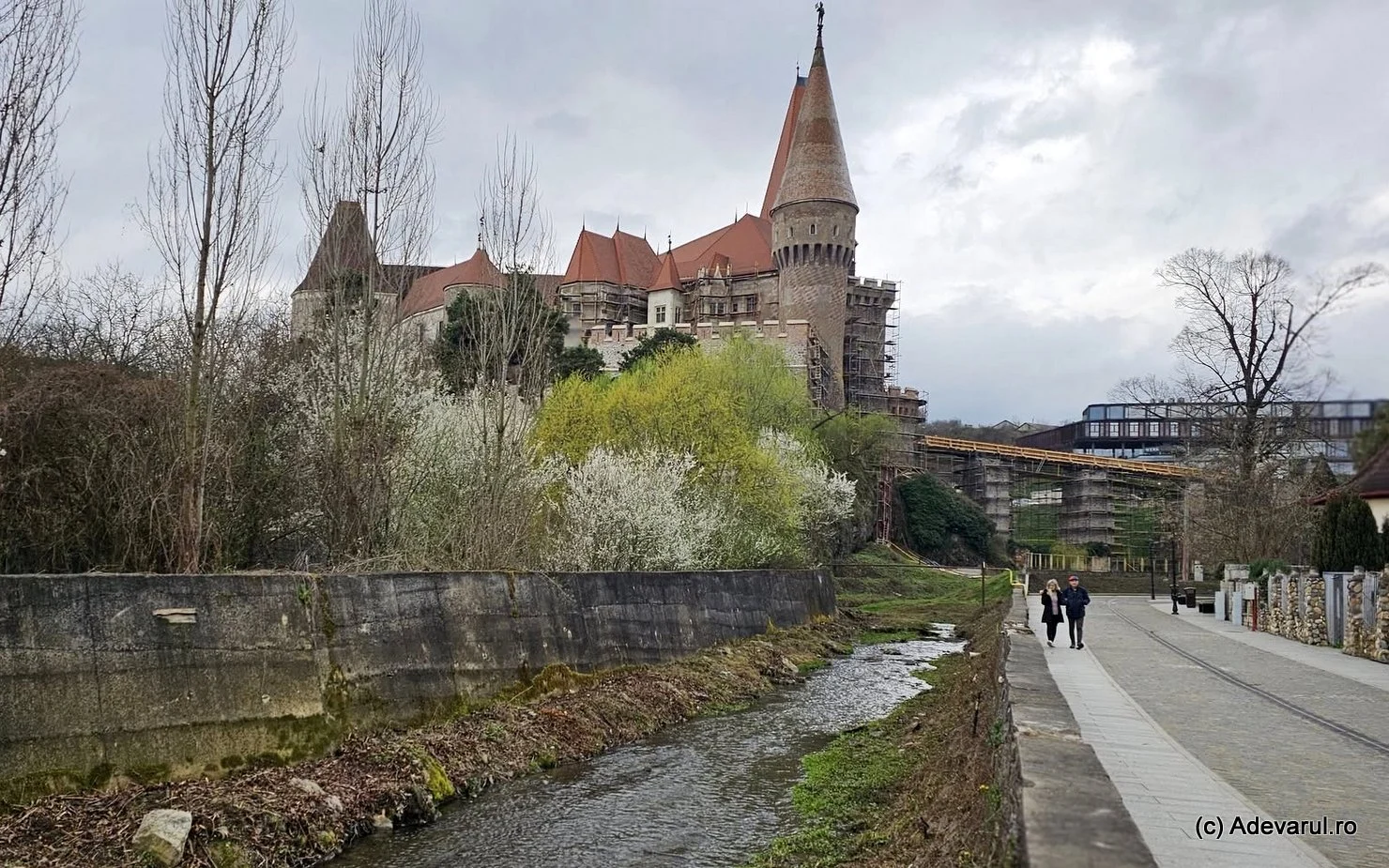 Cum a reușit Castelul Corvinilor să își recâștige farmecul după șase secole?