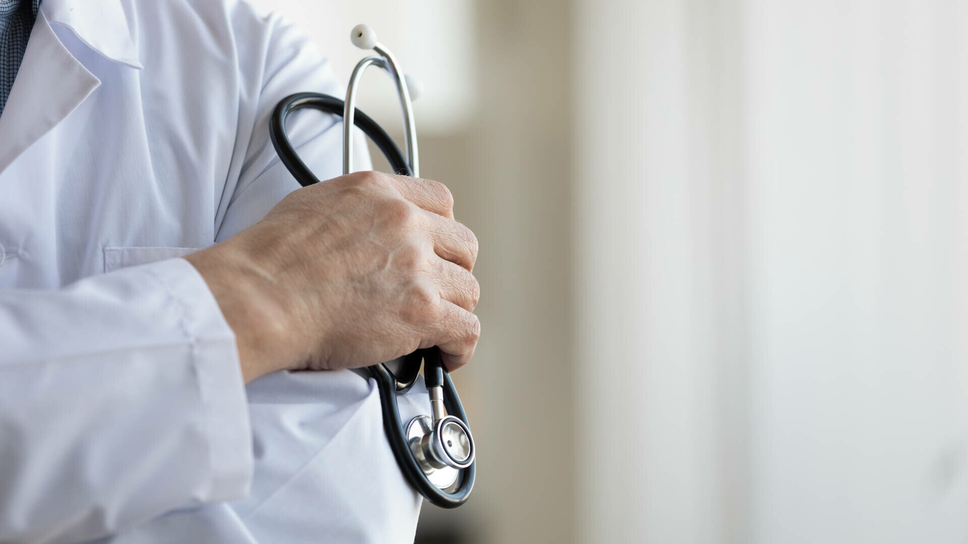 De ce continuă să plece medicii din România: 40 în 2024 și 27 în 2025?