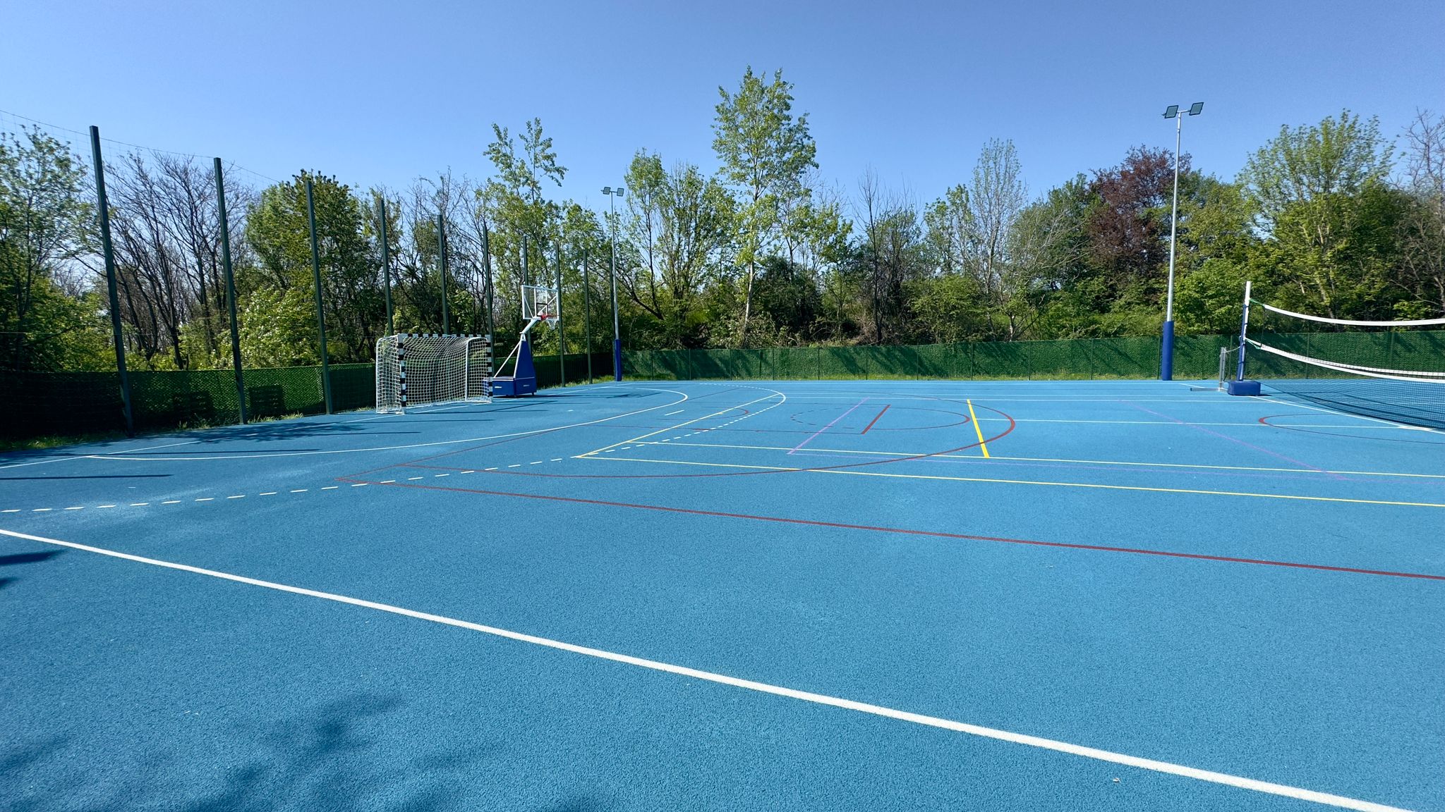Oare ce noutăți aduce baza sportivă recent inaugurată a LPS Pitești?