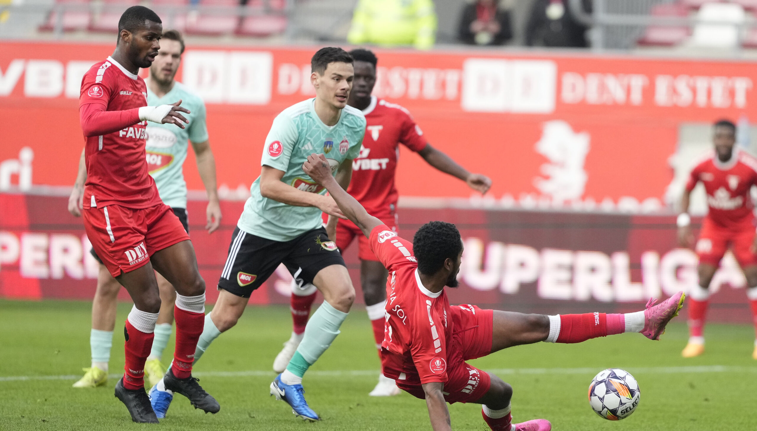 UTA Arad vs. Sepsi OSK: Poate echipa lui Munteanu să obțină primele puncte?