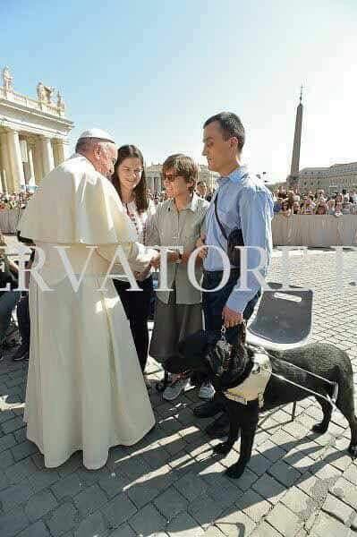 „Cum a simțit familia de nevăzători din Arad întâlnirea cu Papa Francisc?“