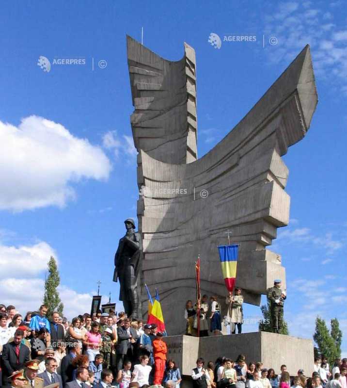 Arad: De ce un bărbat a fost denunciat pentru zvonul despre demolarea Monumentului de la Păuliș?