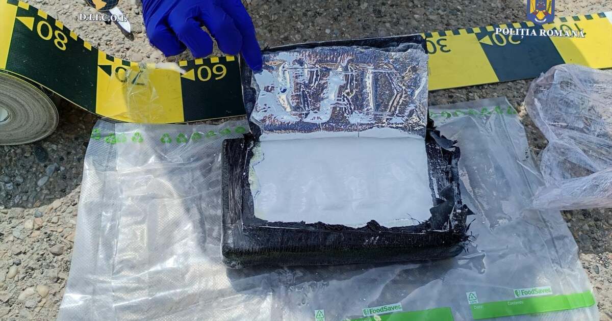 Ce au descoperit autoritățile în flagrant legat de droguri de 350.000 de lei?