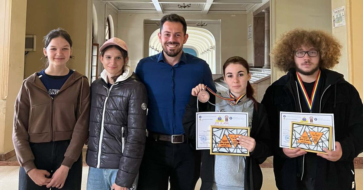 Ce premii au câștigat elevii arădeni la concursul național de securitate și sănătate în muncă?