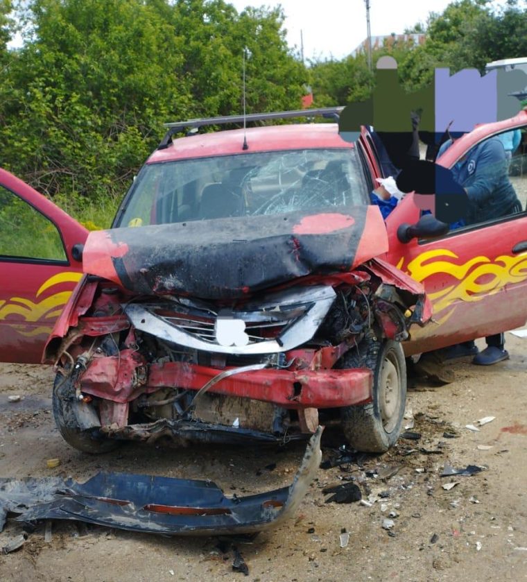 "Ce s-a întâmplat în Argeş? Doi răniți după coliziunea cu un tractor!"