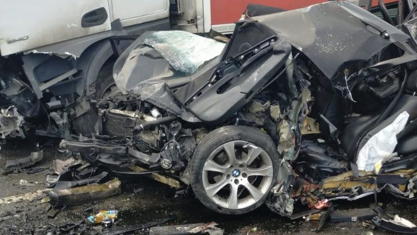 Ce s-a întâmplat într-un grav accident pe DN 6? Trei persoane sunt rănite!  - Stiri Resita