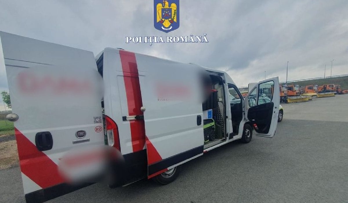 Ce se ascunde în dubă furată de un șofer român pe A1, în Arad? 150.000 euro!