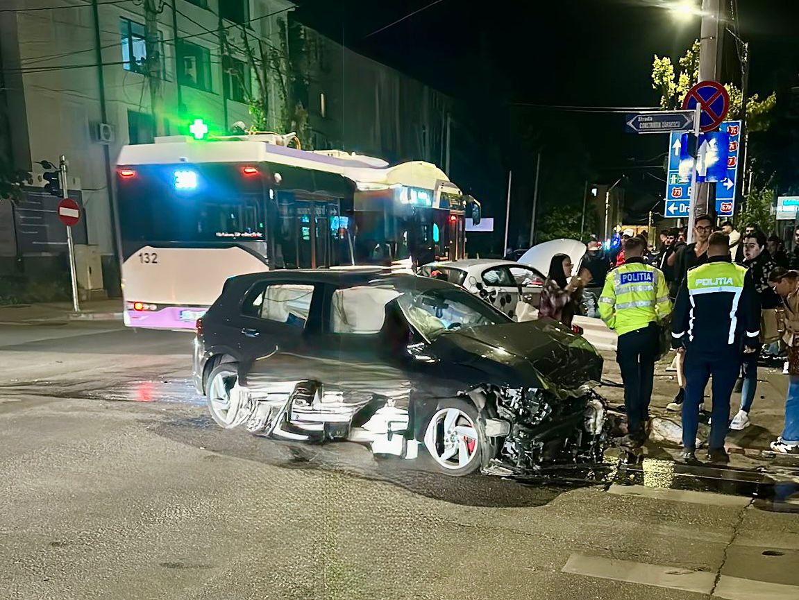 Pitești: Ce s-a întâmplat în centrul orașului? Accident grav, mașină distrusă!