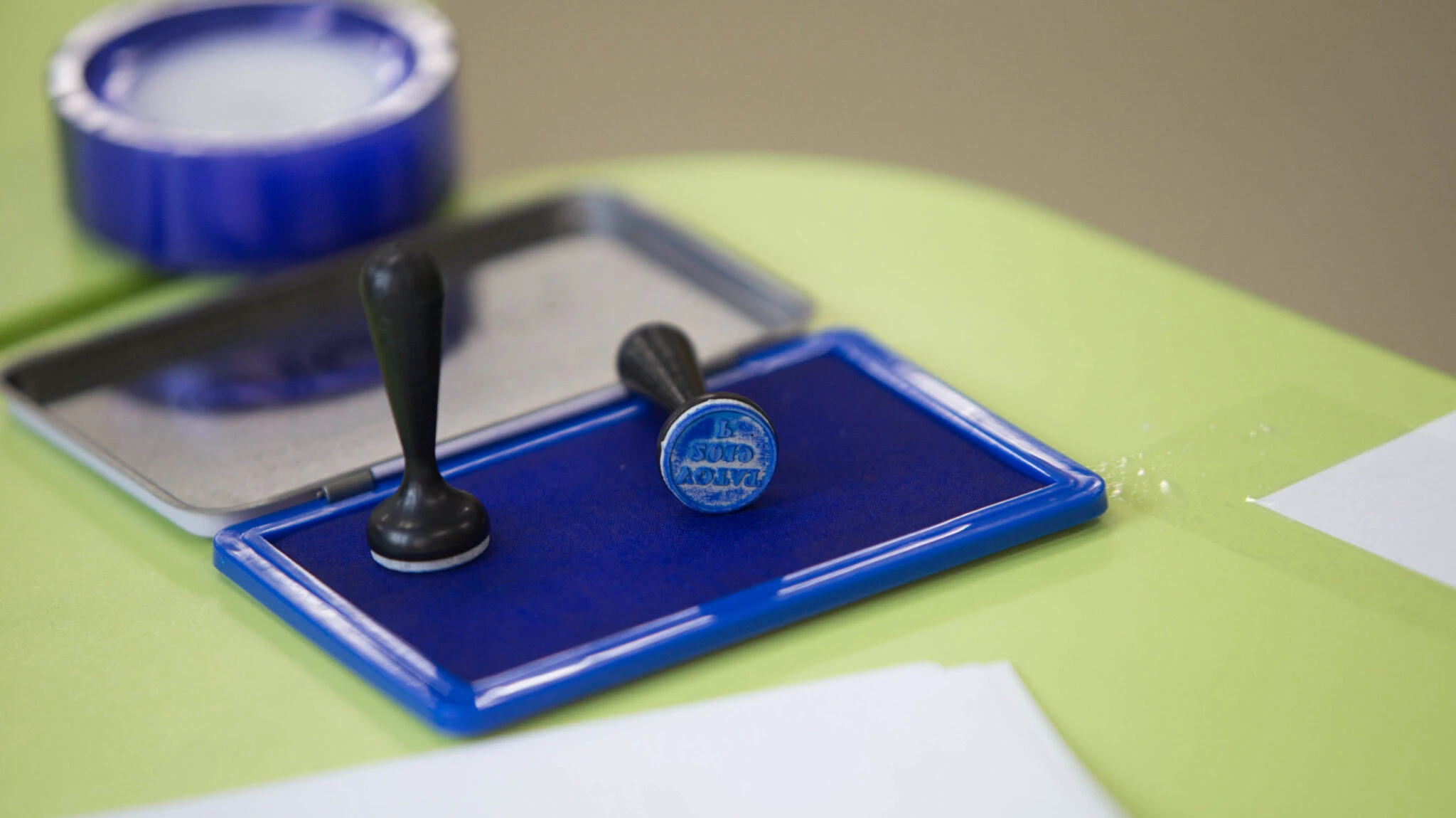 Se fac acuzații de propagandă electorală în Arad? Care este adevărul?