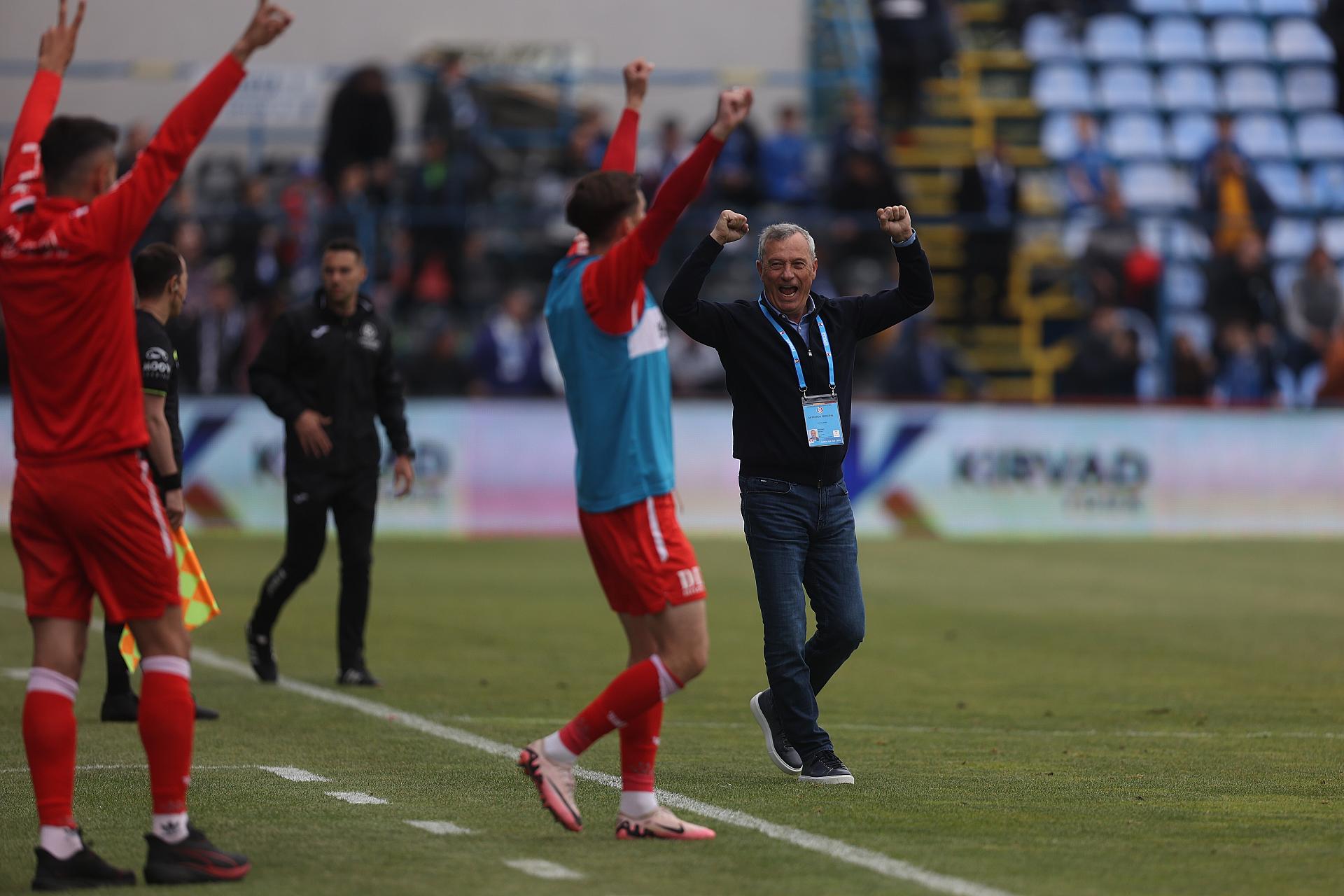 „Ce strategii pregătește UTA pentru sezonul viitor? Rămâne Rednic în echipă?”