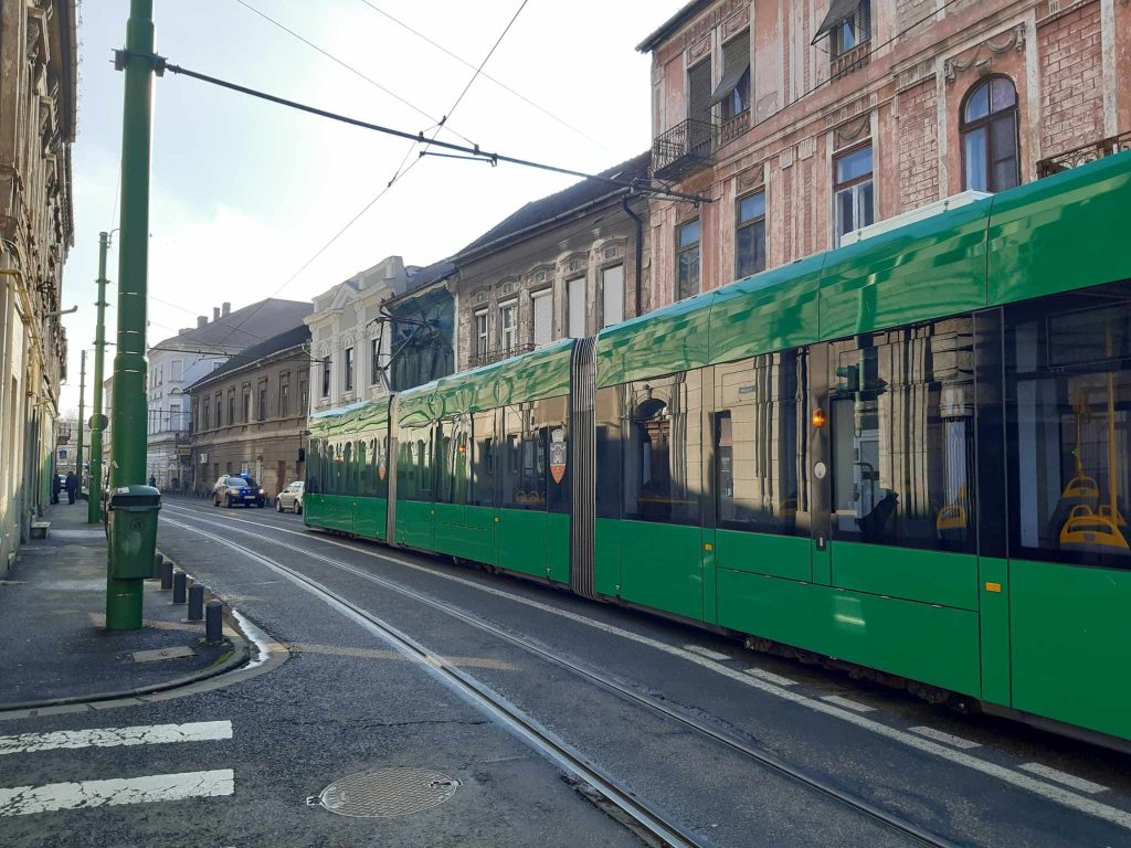 Ce a făcut un bărbat de a fost reținut de polițiști în Arad?