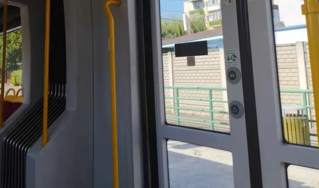 Ce a făcut un bărbat în tramvai pentru a fi reținut de poliție?