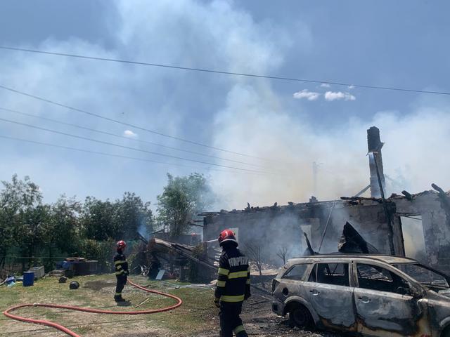 Ce a provocat incendiul din Arad: locuințe sociale și un cabinet veterinar distruse?