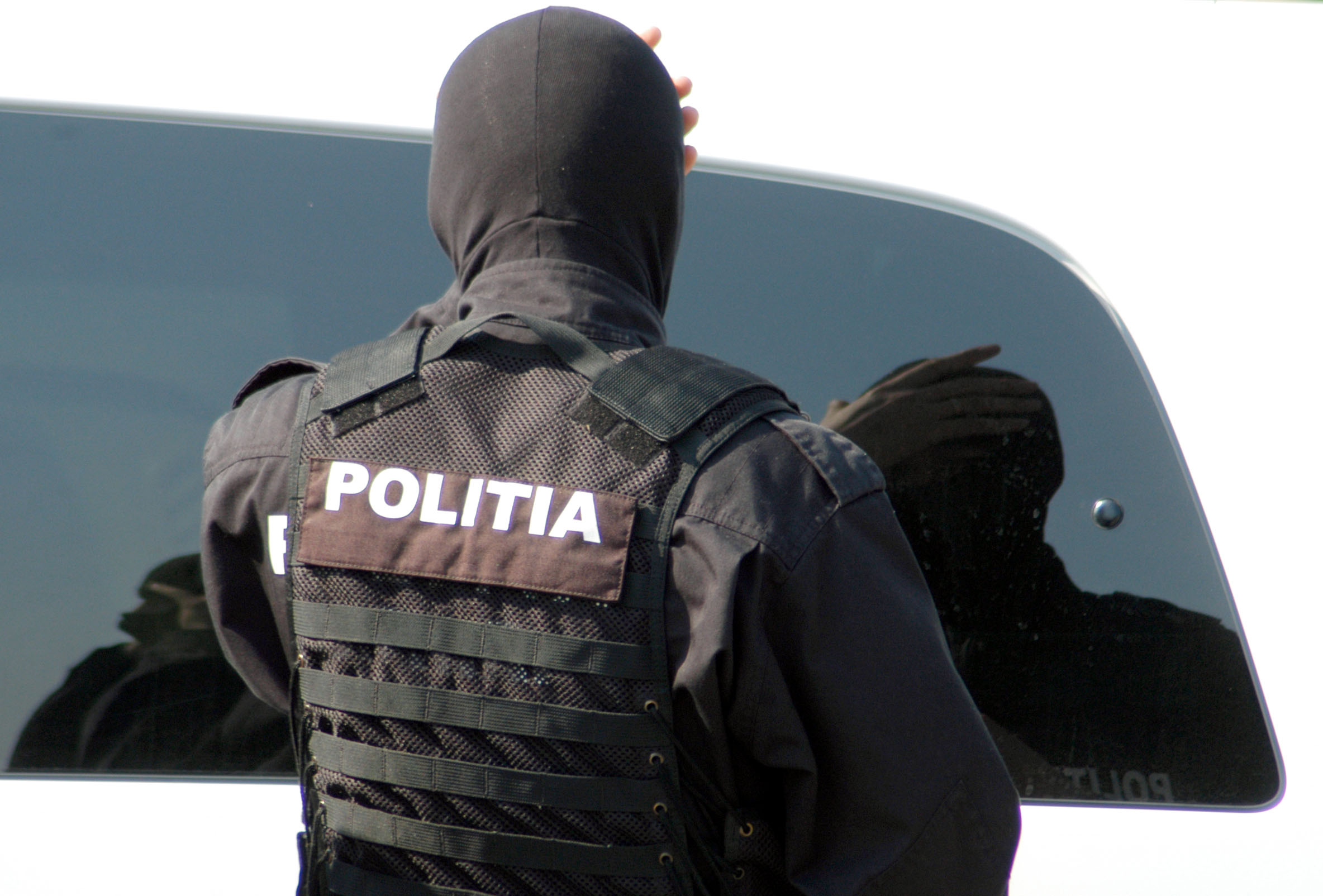 Ce percheziții au avut loc pentru vânzarea de produse contrafăcute pe Facebook și WhatsApp?