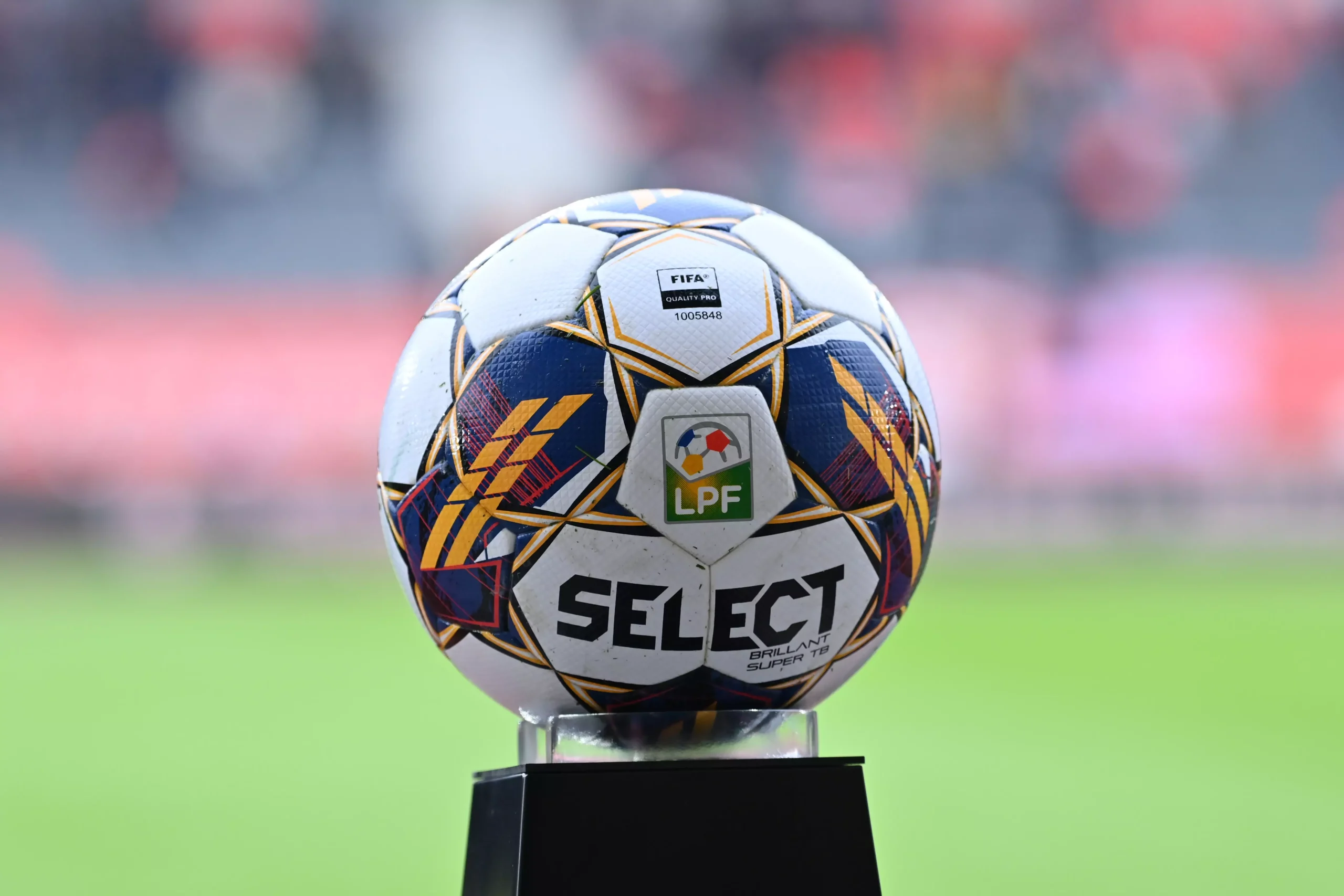 Ce s-a întâmplat cu o femeie lovită de un panou publicitar la un meci de tenis?