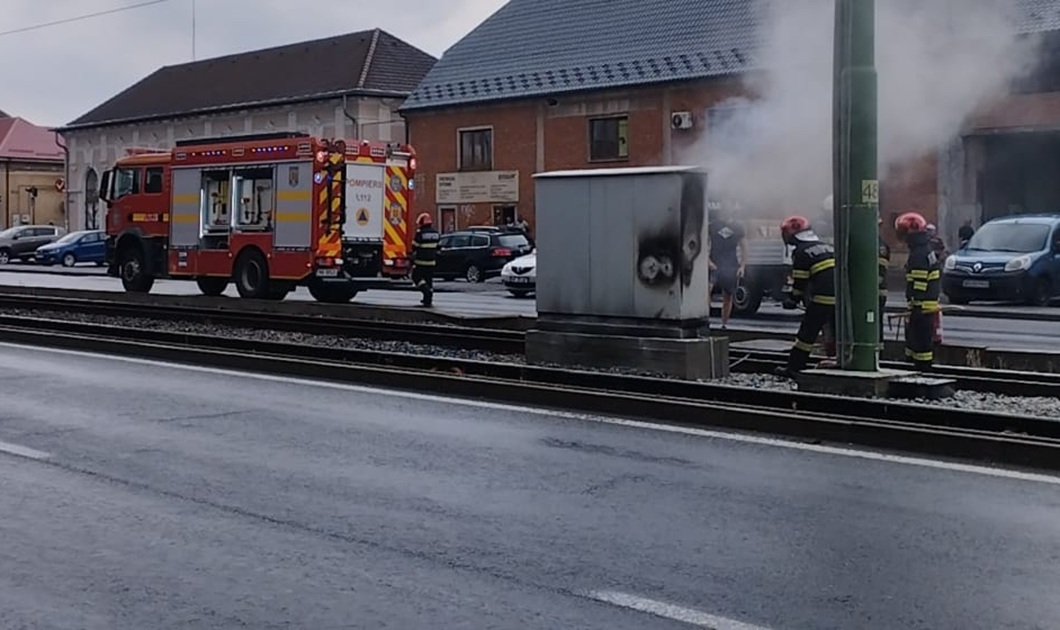 Ce s-a întâmplat în Aradul Nou? Un transformator electric a provocat un incendiu!