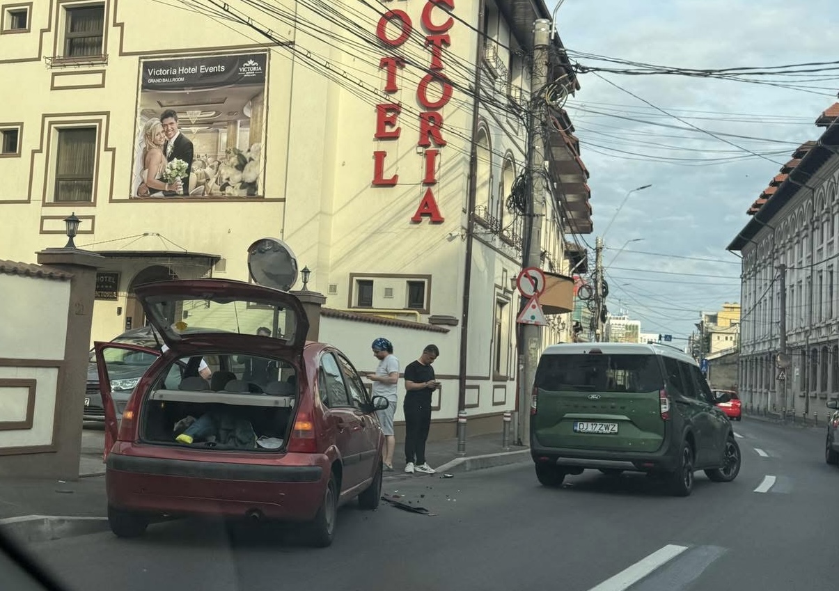 Ce s-a întâmplat într-un accident grav la Hotel Victoria din Pitești cu un motociclist?