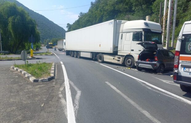 Ce s-a întâmplat pe DN 6, lângă Băile Herculane, unde trei persoane au fost rănite?  - Stiri Resita