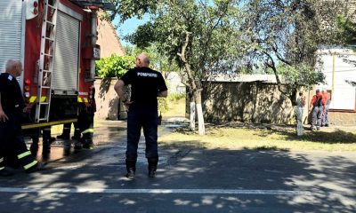 Ce s-a întâmplat pe strada 6 Vânători din Arad? Garaj în flăcări! (FOTO)