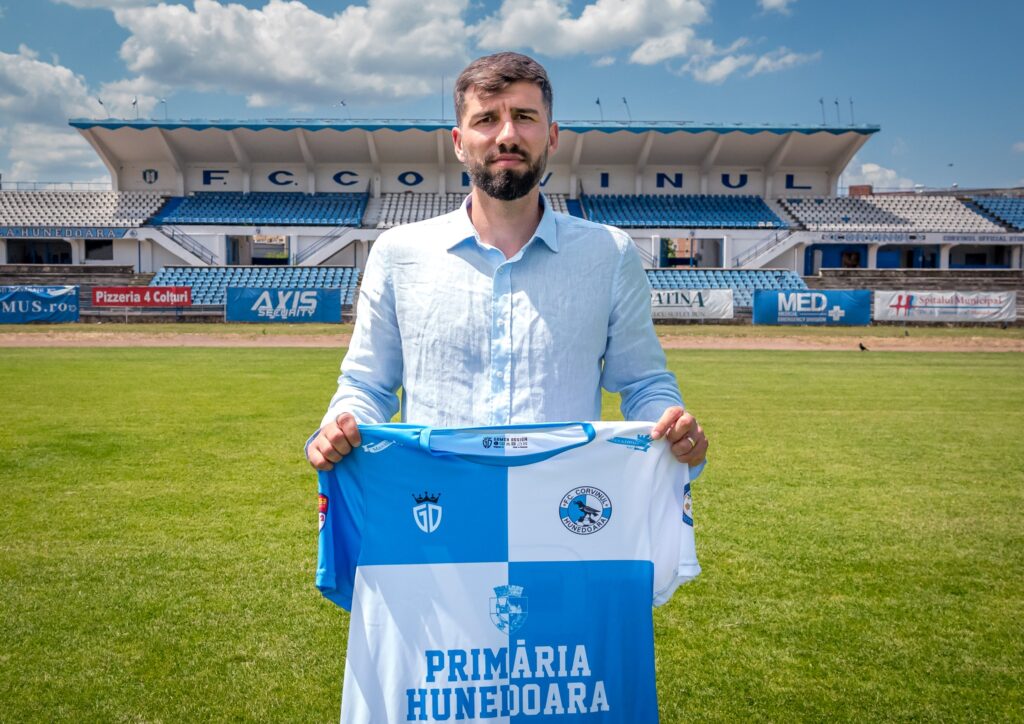 Corvinul Hunedoara a achiziționat un fundaș experimentat? Descoperă detalii!