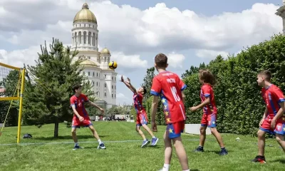 Cum a combinat Parlamentul antrenamentele cu vedete, arta și tehnica militară de Ziua Copilului?