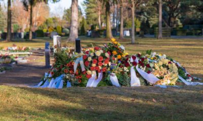 De ce lipsesc florile și coroanele în cimitirele din Arad?