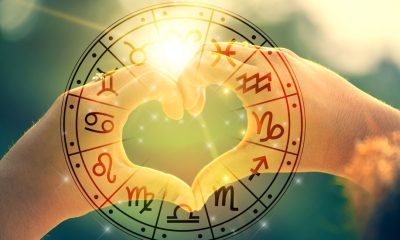 Imagine creativă cu două mâini care formează o inimă, iar peste ele este o astrogramă și un soare care strălucește