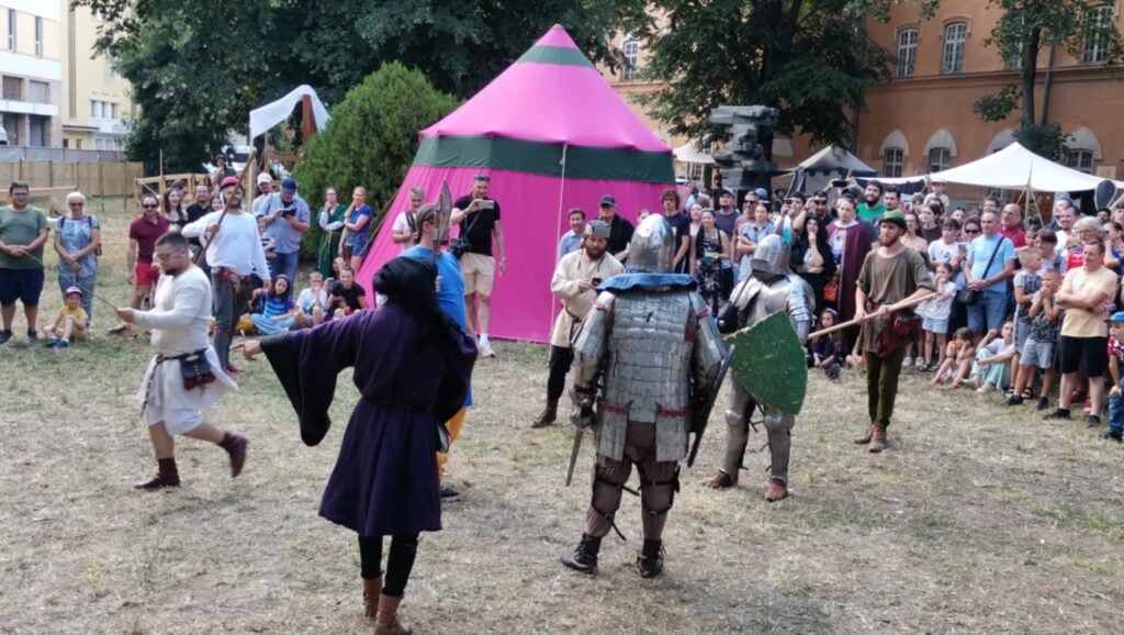 Ce aventuri ne aduce Turnirul Cavalerilor la Festivalul Medieval al Castelului Huniade?