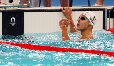 Cum a reușit David Popovici să obțină aurul în proba de 200 m liber la mondiale?