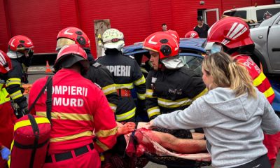 Cum îi pregătește un exercițiu tactic pe paramedicii și pompierii din Maramureș pentru accidente rutiere grave?